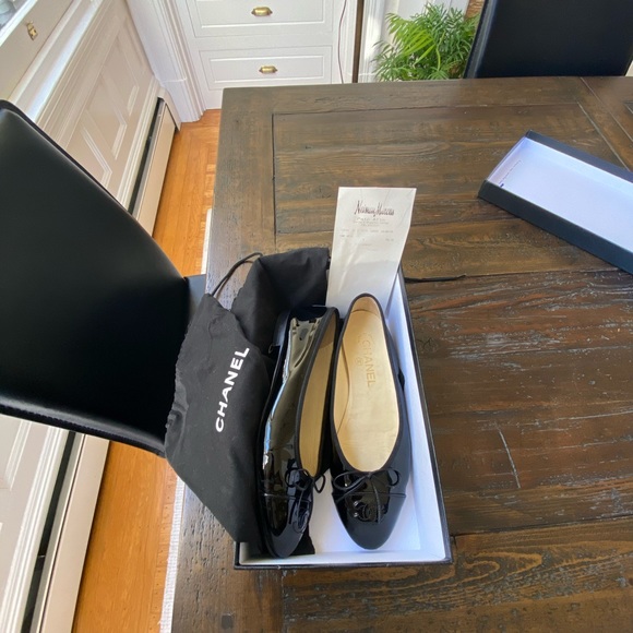 CHANEL black patent ballet flats, 37.5, OG box - Picture 10 of 11